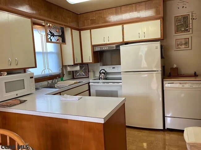 Upstairs kitchen - 411 Keller St