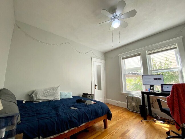 Building Photo - 38 George St