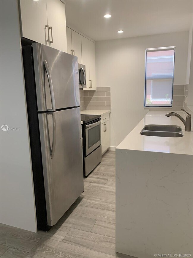 Foto del edificio - 1637 SW 10th St