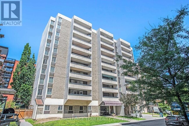 Photo du bâtiment - 141-141 Somerset St W