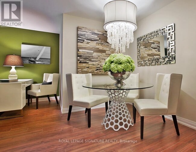 Building Photo - 305 Roehampton Ave