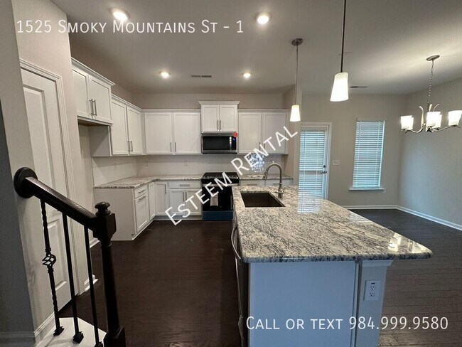 Foto del edificio - 1525 Smoky Mountains St