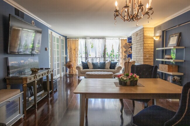 Building Photo - 10966 Rochester Ave