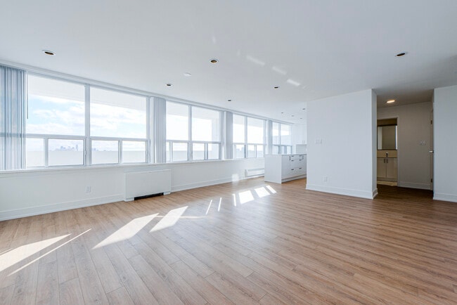 Building Photo - The Kingsview