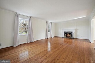 Building Photo - 5801 Hillburne Way