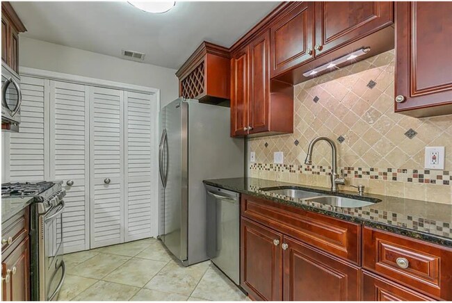 Building Photo - Luxury Living in Smyrna