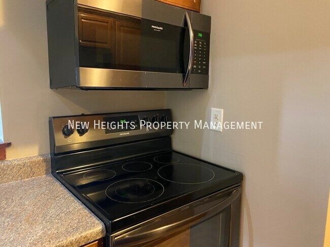 Building Photo - 7930 Edgebrook Cir