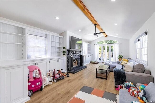 Foto del edificio - 22853 Dolorosa St