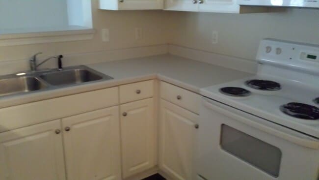 Foto del edificio - 100 Kensington Blvd