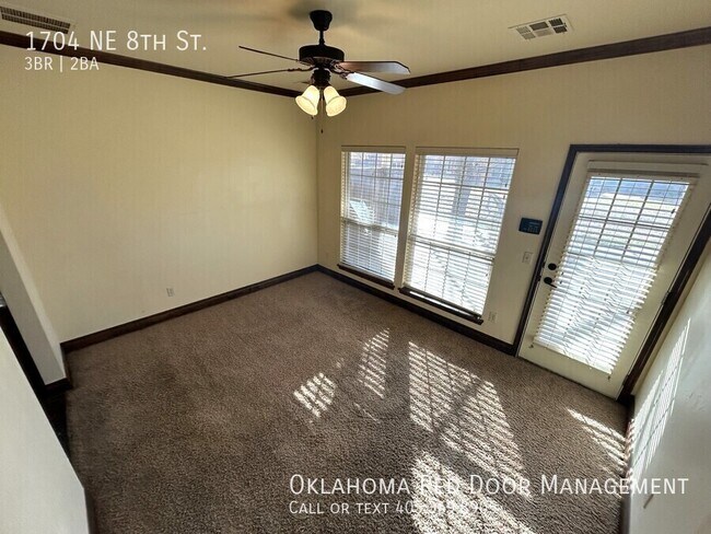 Building Photo - 1704 NE 8th St