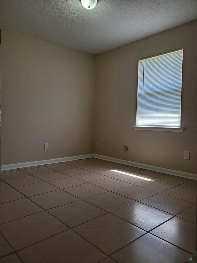Foto del edificio - 1805 Courtney Dr