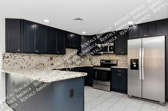 Building Photo - 4 Bedroom 3 Baths with POOL