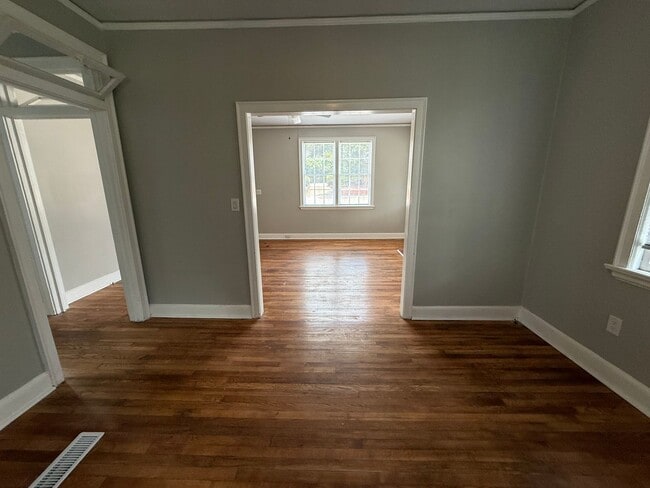 Building Photo - 3428 Rosewood Dr