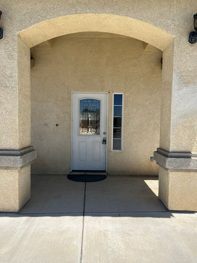 Foto del edificio - 4 bedrooms 2 bathroom home in Apple Valley!