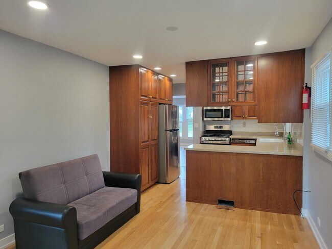 Building Photo - 1001 E Callero Cir