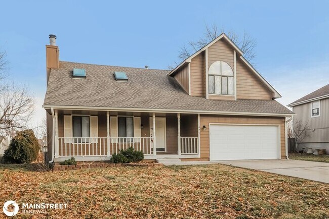 Foto del edificio - 321 SE Bristol Dr, Lees Summit, MO 64063
