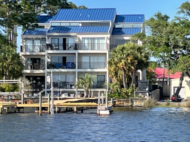 Foto del edificio - 6135 N Lagoon Dr