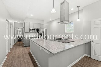 Building Photo - 2345 N Kenwood Ave