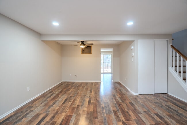 metro - 8505 Castlemill Cir