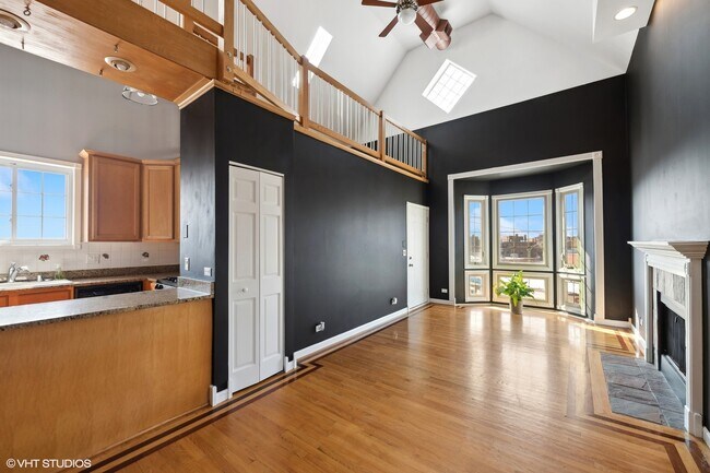 Building Photo - 2815 N Damen Ave
