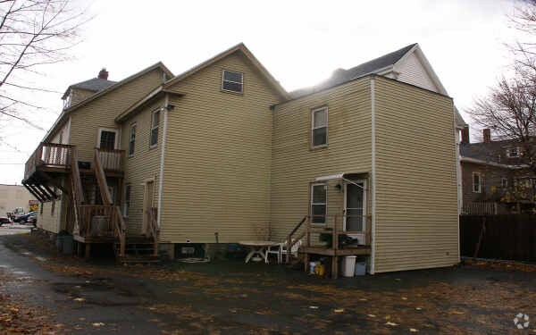 Building Photo - 6 Chapman St