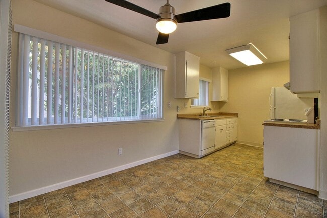 Building Photo - 241 Curtner