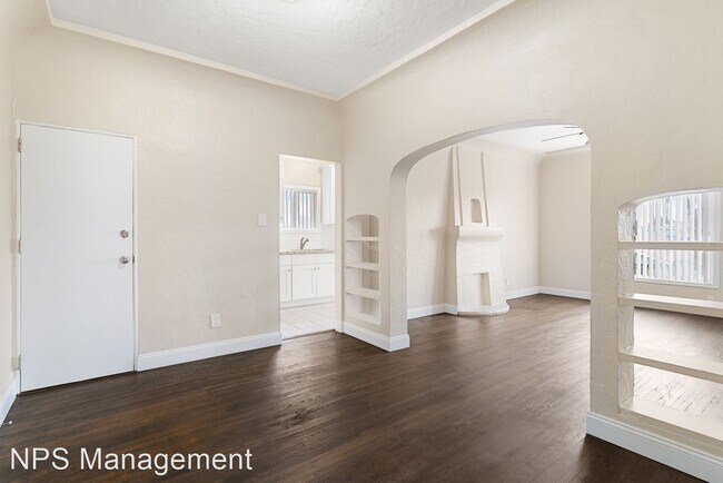 Building Photo - 2 br, 1 bath Apartment - 1049 Lime Ave. 10...