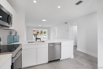 Building Photo - 737 Nantucket Cir