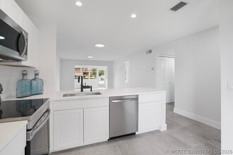 Building Photo - 737 Nantucket Cir