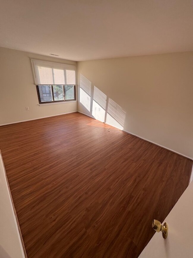 Foto del edificio - SPACIOUS CONDO IN FARMINGDALE