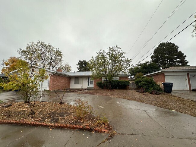 Foto del edificio - Single Family Home near Coronado Mall
