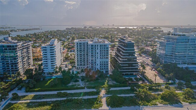 Foto del edificio - 8925 Collins Ave