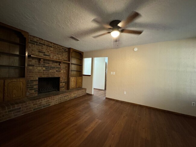 Foto del edificio - 4815 SE Trenton Rd