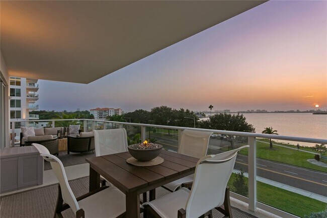 Foto del edificio - 1020 Sunset Point Rd