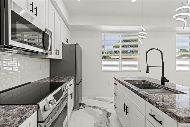 Building Photo - 15211 Cohasset St