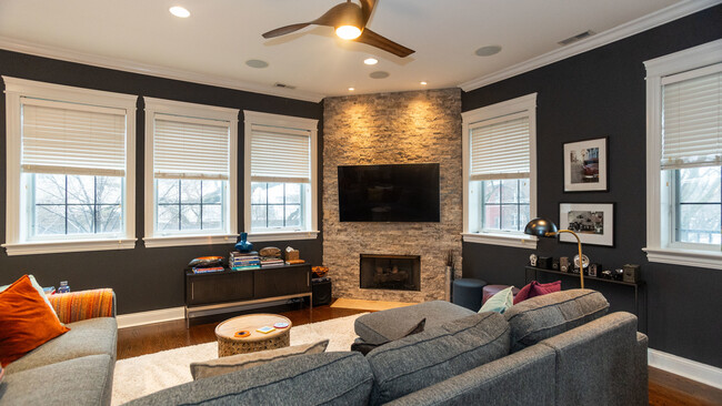 Foto del edificio - 3205 N Oakley Ave