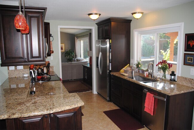 Foto del edificio - 6555 High Knoll Rd