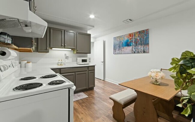 Building Photo - 8453 Lightening View Dr