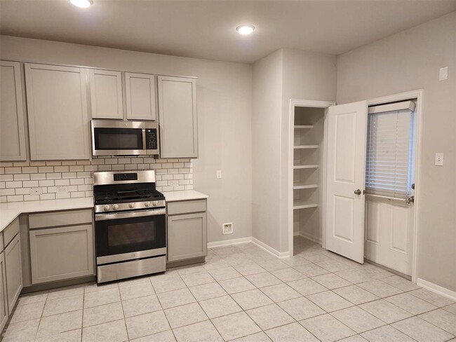 Foto del edificio - 411 Barren Oak Ln