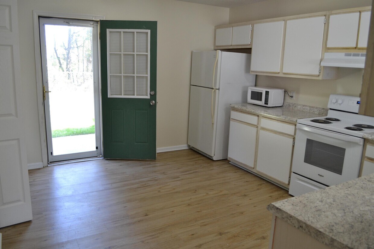 1202 Pueblo Dr, Jacksonville, NC 28546 Townhome Rentals in