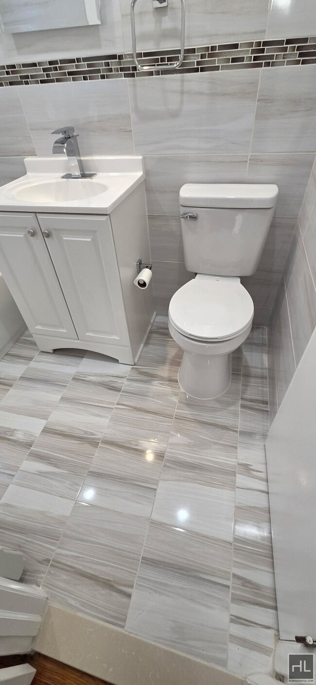 Foto del edificio - Two Bedroom Bayside Apartment