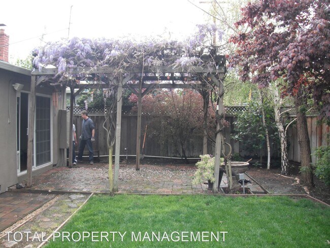 Foto del edificio - 3 br, 1 bath House - 1820 BRIARWOOD DRIVE