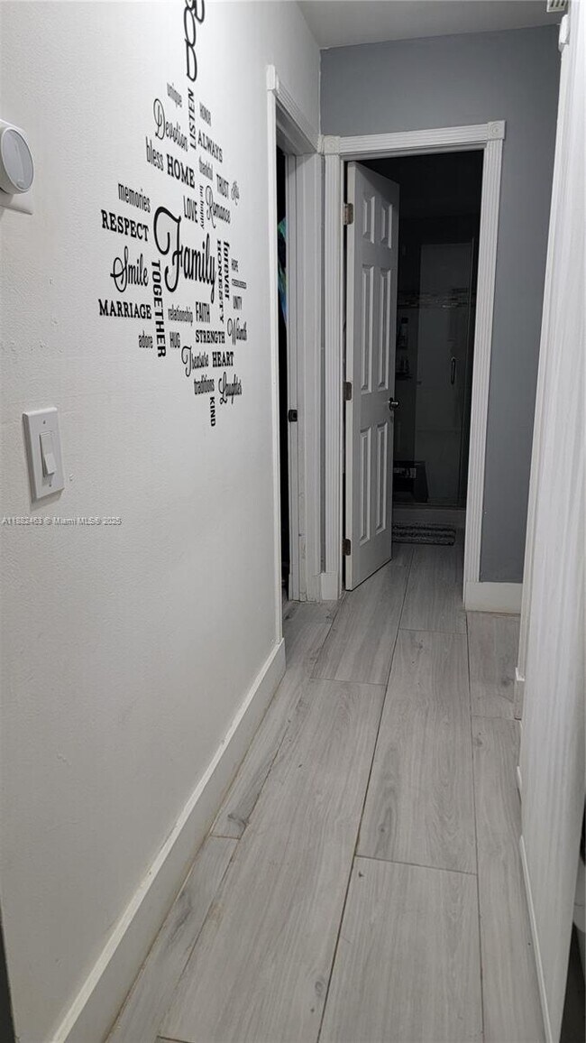 Foto del edificio - 9770 NW 15th Ct