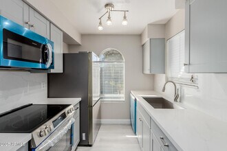 Building Photo - 10610 S 48th St