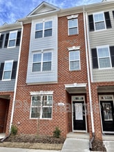 Building Photo - 606 Gtwy Xing Ln