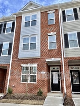 Building Photo - 606 Gtwy Xing Ln