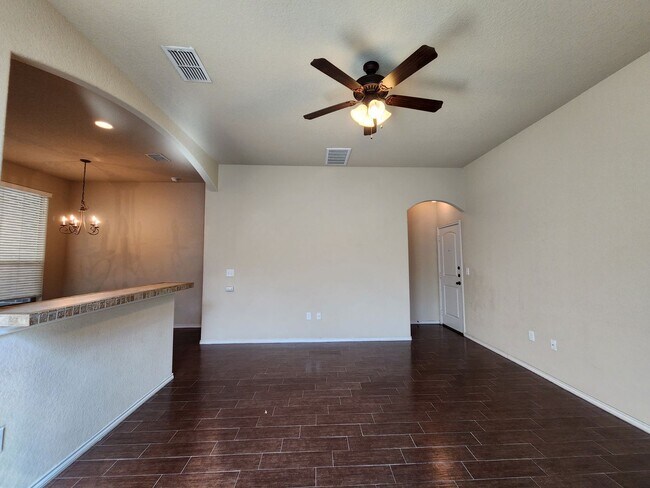 Foto del edificio - Two Story 3/2.5/2 Duplex close to Creekside Shopping and Entertainment! / Fridge / Fenced in yard...