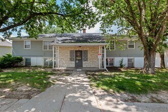 Building Photo - 609 Oak St