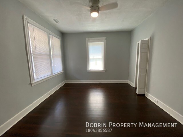 Foto del edificio - 1319 Enfield Ave
