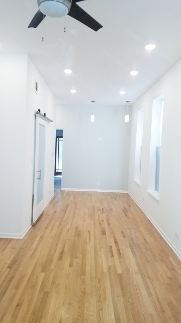 Foto del edificio - 2341 W Moffat St